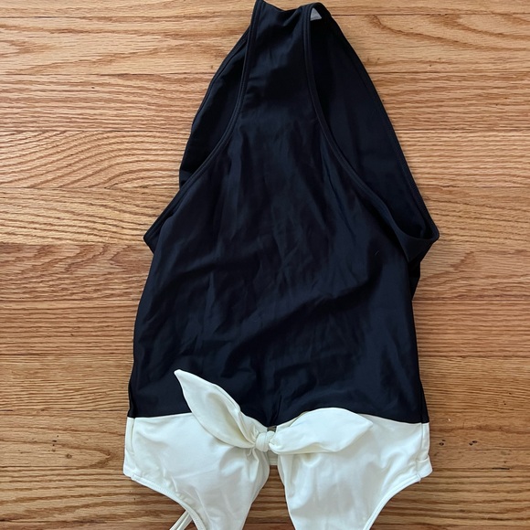 Summersalt Jetsetter Size 4 - Picture 4 of 11